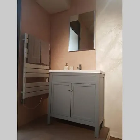 3 Cities Newly Refurbished 400 Year Old Maisonette