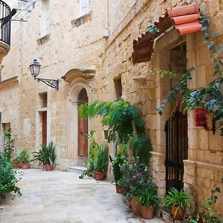 3 Cities Newly Refurbished 400 Year Old Maisonette