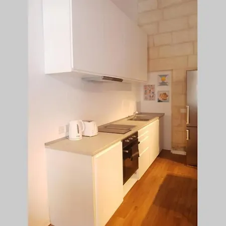 3 Cities Newly Refurbished 400 Year Old Maisonette Cospicua