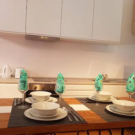 3 Cities Newly Refurbished 400 Year Old Maisonette *